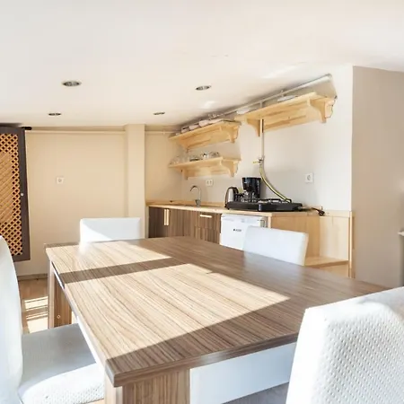 Flat Close To Taksim Square In Beyoglu Апартаменты